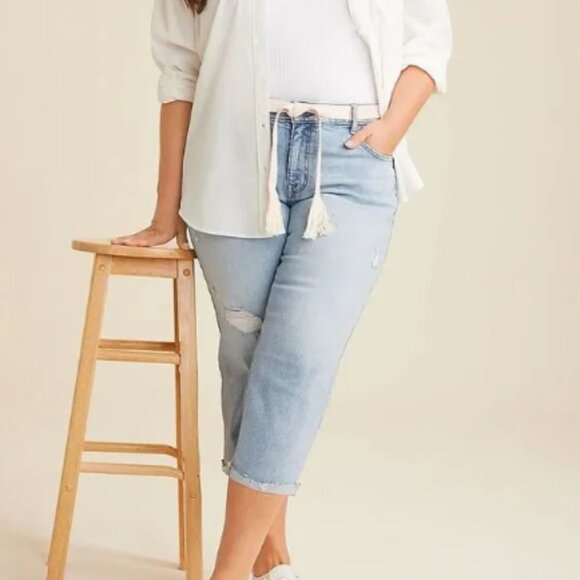 Maurices Mid Rise Capris Light Wash Distressed Women’s Size 13/14 - Picture 1 of 9